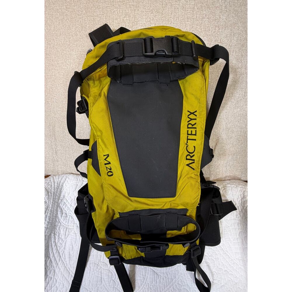 Arc'teryx M20 Yellow Black Ski Snowboard Backpack Alpine Pack Durable Outdoor